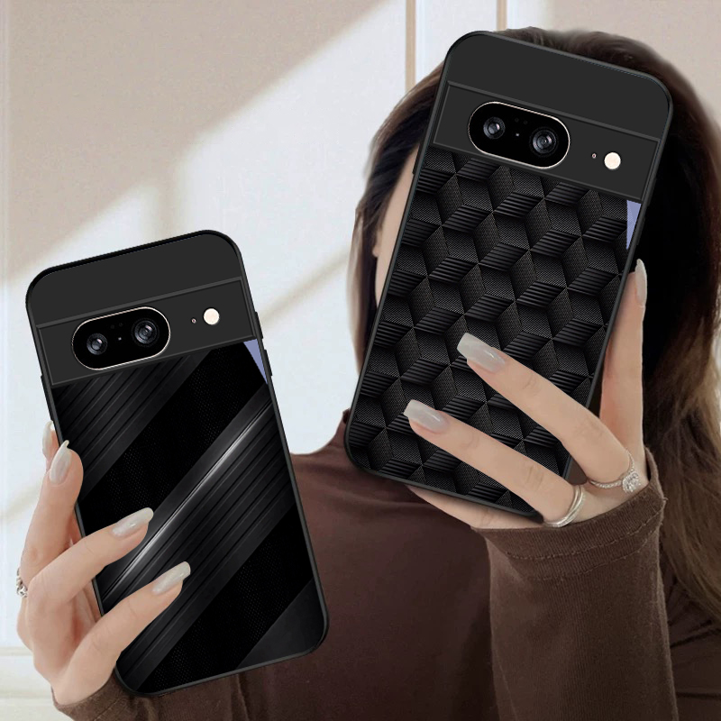 غطاء هاتف زجاجي أسود بنمط هندس - مراجعة Phone Cases Google Pixel 7 وسعره