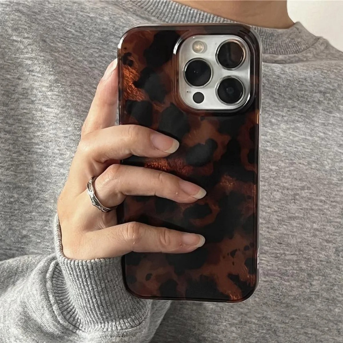 غطاء هاتف بتصميم كهرماني عتيق  - مراجعة Phone Cases Mous وسعره
